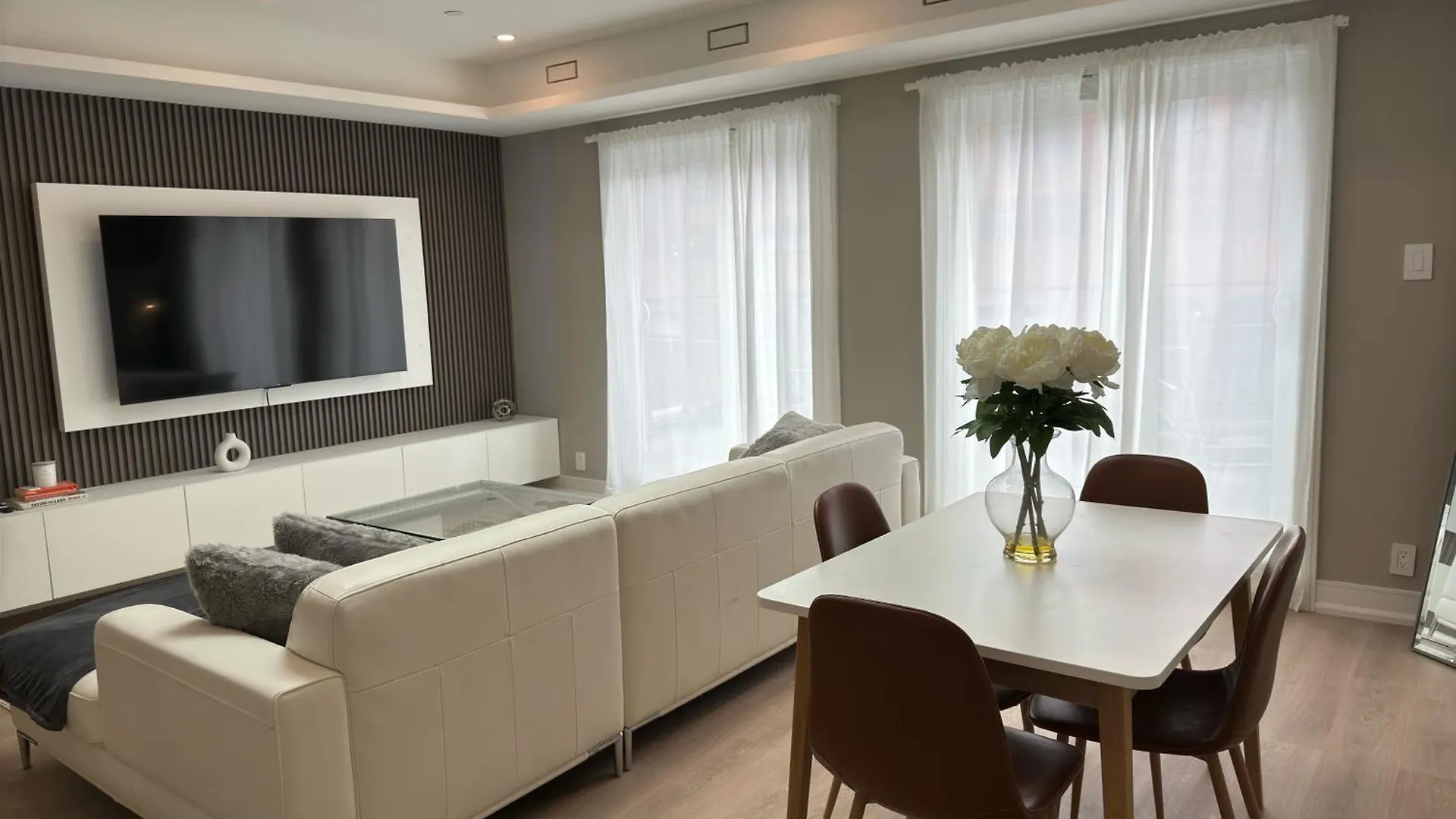 טורונטו 890Suites